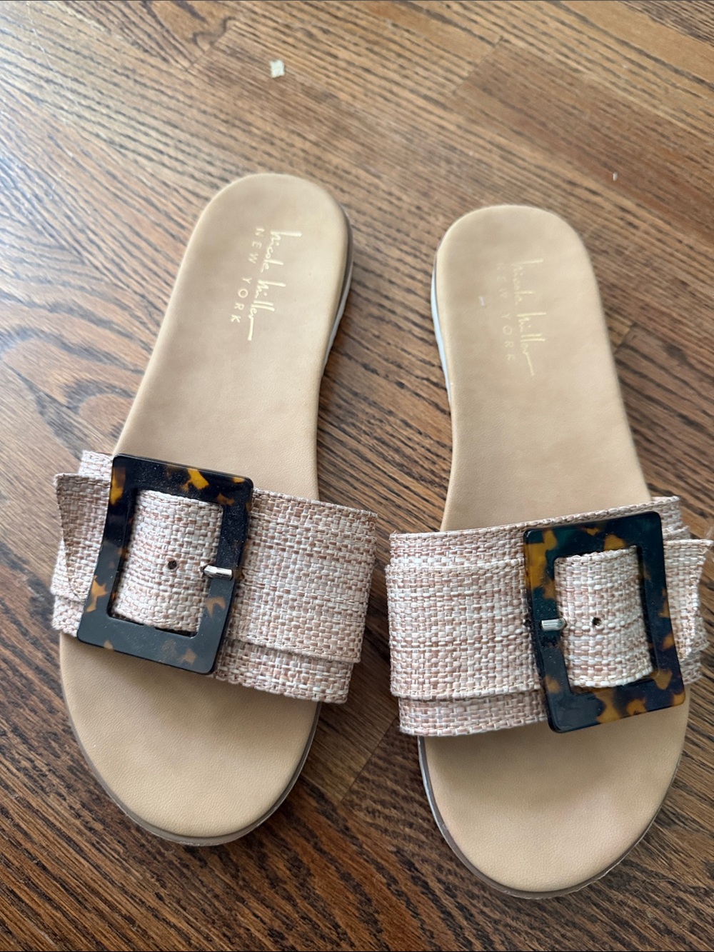 Nicole miller Beige Woven Slide Sandals with Tortoise Buckle Sz 8 euc
